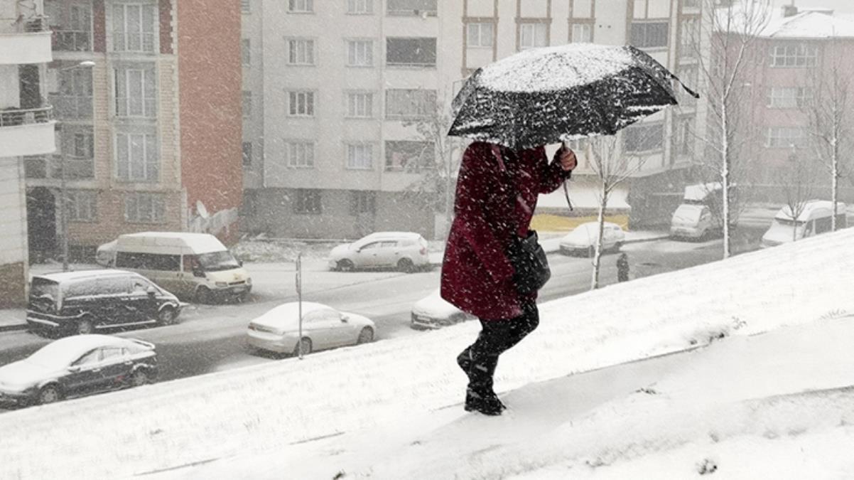 İstanbul beyaza büründü, herkes aynı soruyu soruyor: Kar yağışı ne kadar sürecek?