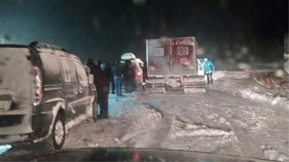 Ağrı'da yol açmaya giden iş makinesi uçuruma yuvarlandı