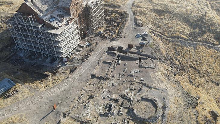 Bakan Ersoy duyurdu! Ani'de yeni keşif