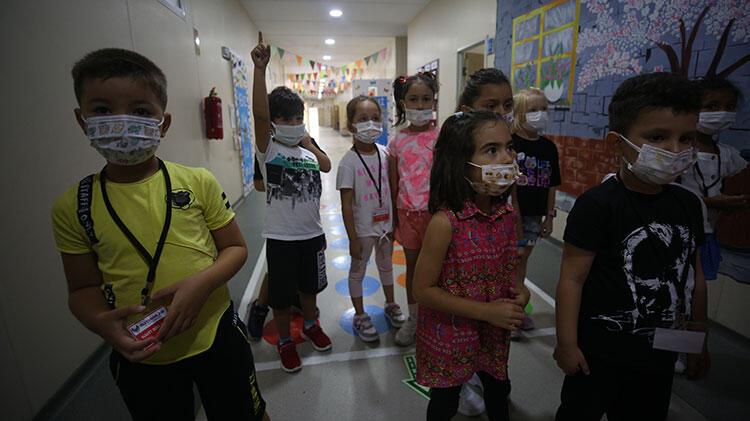 Bilim Kurulu üyesi Özkan'dan velilere 'semptom takibi' uyarısı