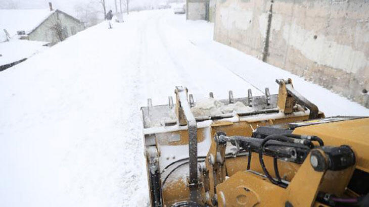 Cadde ve sokaklardan toplanan karlar baraj bölgesine dökülüyor