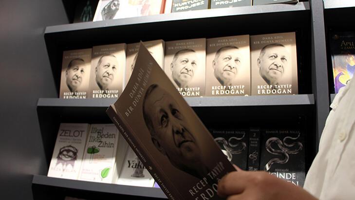 Cumhurbaşkanı Erdoğan'ın kitabı raflarda yerini aldı
