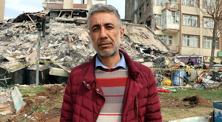 Depremden 50 saat sonra enkazı elleriyle kazarak çıktı! '17 yakınımı kaybettim'