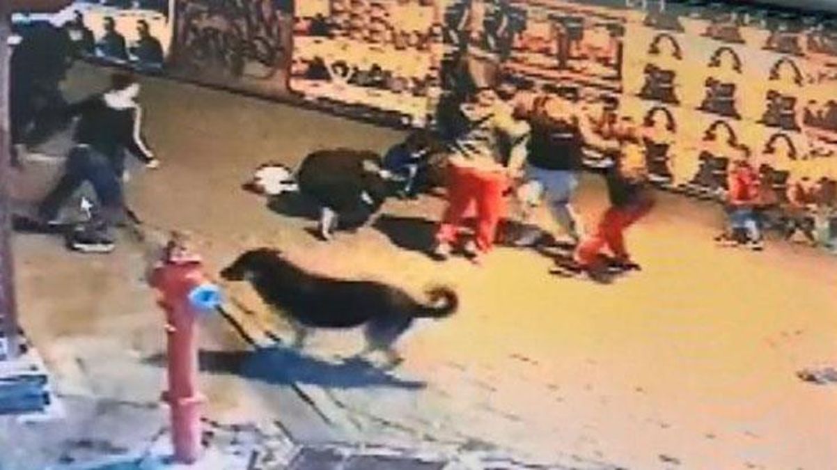 Yolda yürüyenlerden haraç istediler