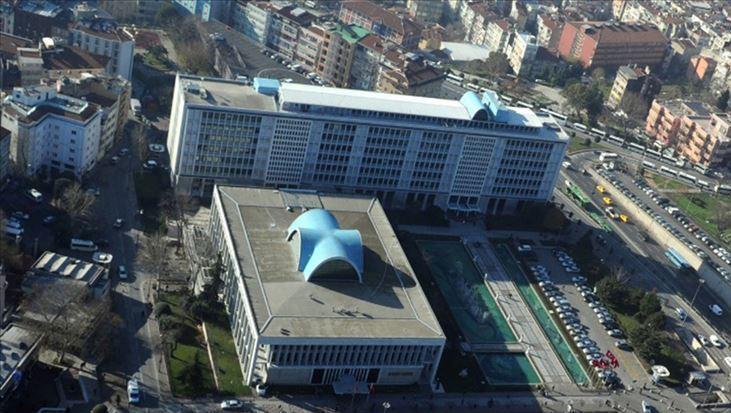 İBB'ye yönelik yolsuzluk soruşturmalarında tutuklananların yakınlarından basın açıklaması