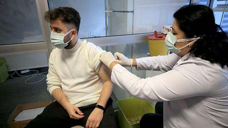 Kovid-19 ile mücadelede risk gruplarına hatırlatma dozu uygulanmaya başlandı