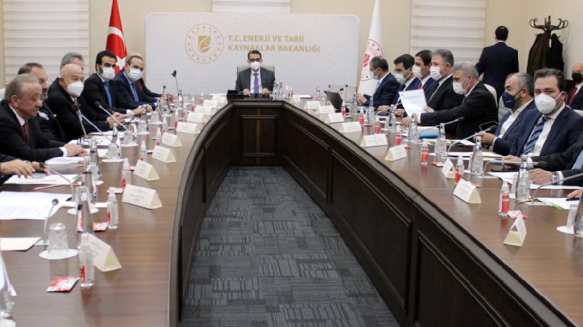 Fatura indirimi için masadaki üç formül