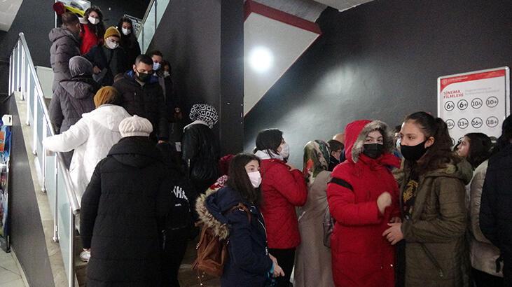 Sivas'ta 'Kesişme: İyi ki Varsın Eren' filmine yoğun ilgi