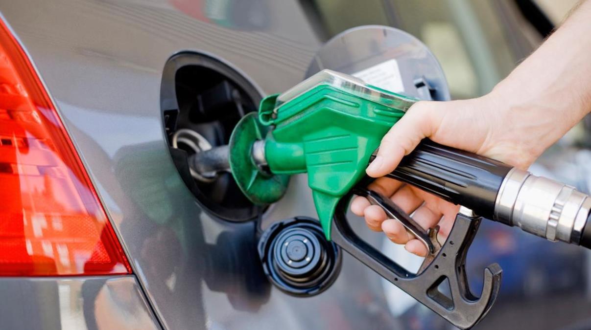 Son Dakika: Gece yarısından itibaren geçerli olmak üzere benzine 77, motorine ise 31 kuruş zam geldi