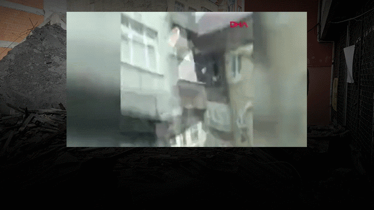 Zeytinburnu'nda bina çöktü, araçlar altında kaldı