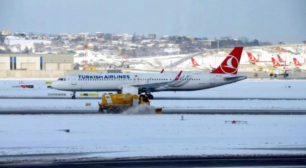 İstanbul'da beklenen kar yağışı başladı, yarın toplam 205 uçak seferi iptal edildi