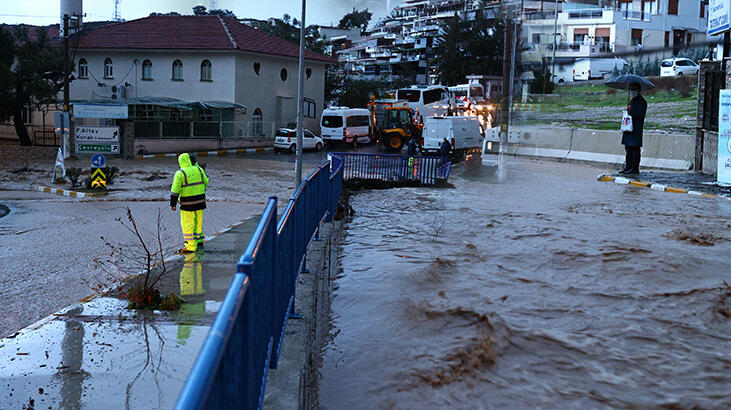 İzmir felaketi yaşıyor! 'Sakın evden çıkmayın' uyarısı