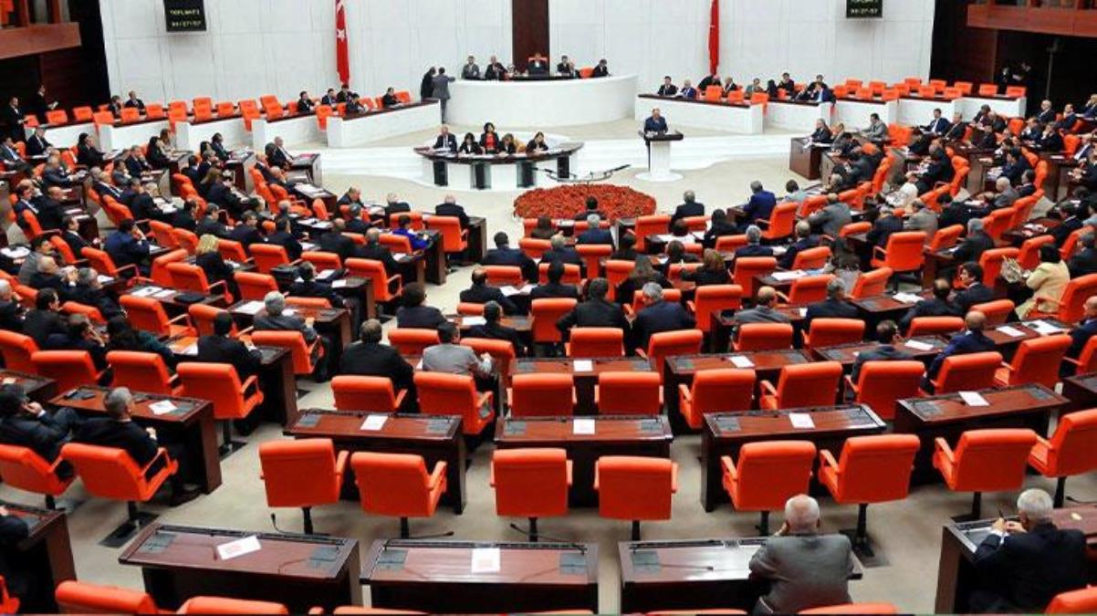 Sosyal medya düzenlemesinde tartışmalara neden olan madde kabul edildi