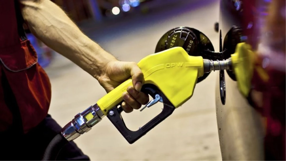 Benzin, motorin ve oto gaza bu gece KDV zammı geliyor