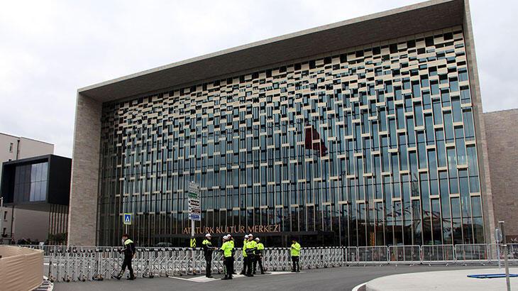 Taksim'de hummalı çalışma! AKM açılışa hazırlanıyor