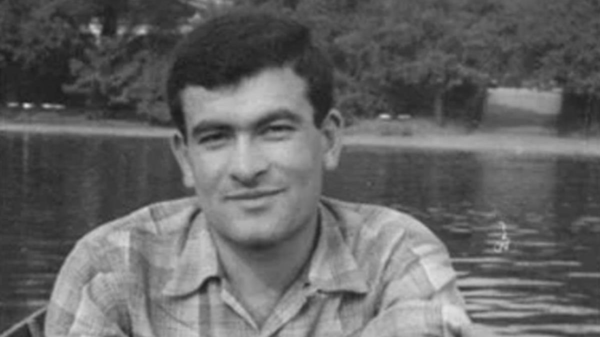 Temel Karamollaoğlu'nun gençlik fotoğrafı aile albümünden çıktı